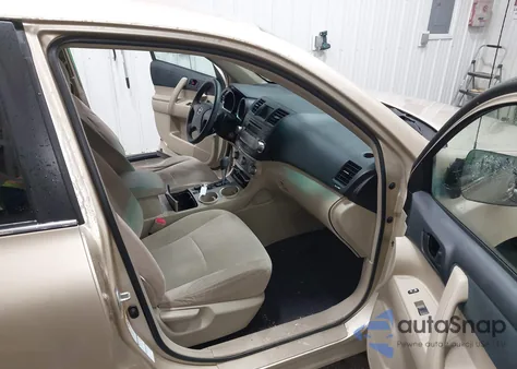 2012 Toyota Highlander Base V6 из США, поврежденный, VIN 5TDBK3EH2CS141737